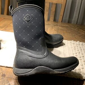 Women’s size 8 muck boots good used condition